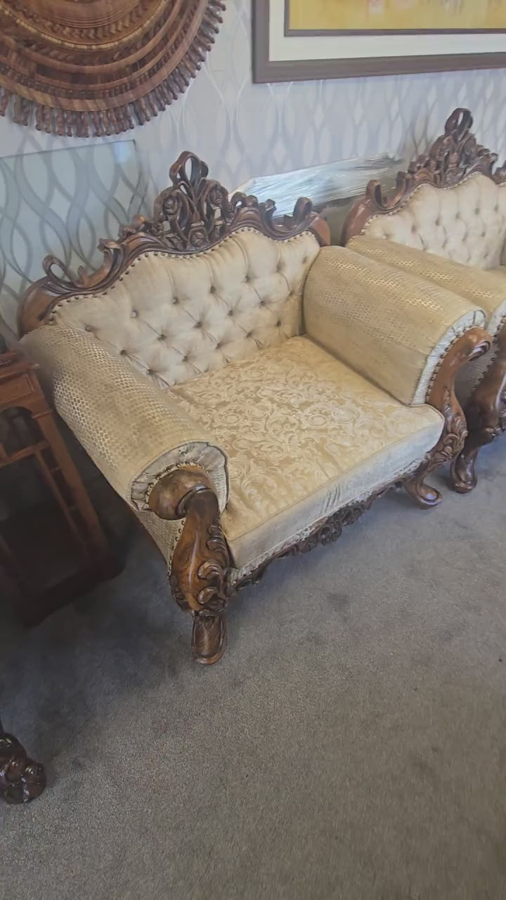 Malik sofa product video